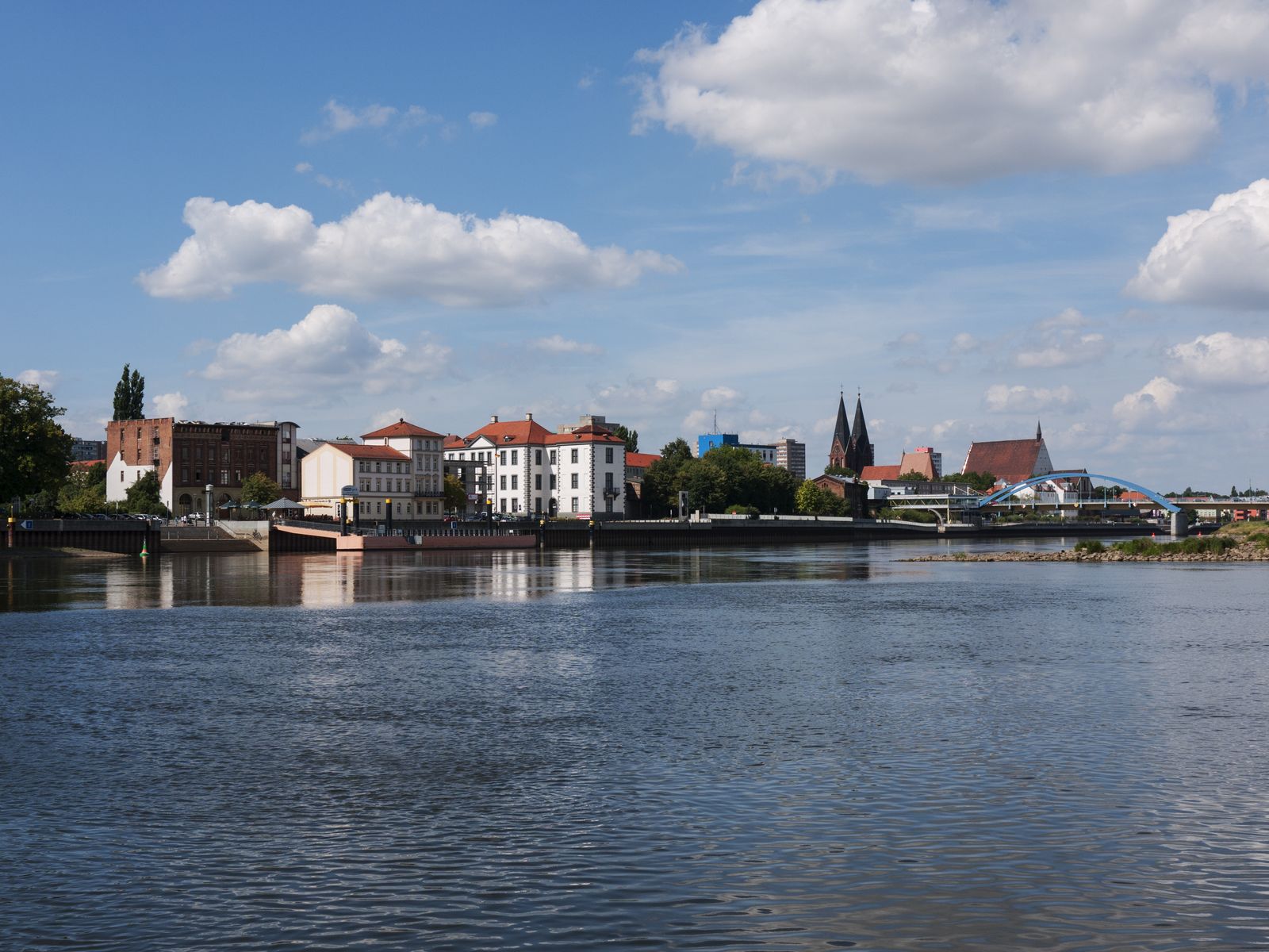 Frankfurt-Blick auf Uferstrasse